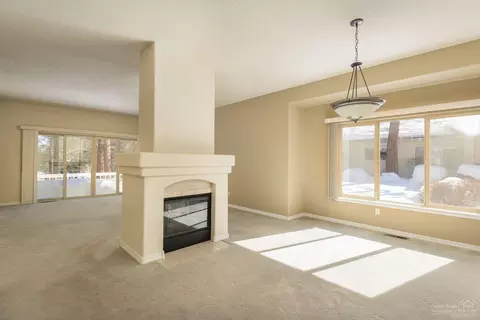 60825 Willow Creek Loop, Bend, OR 97702 photo 7