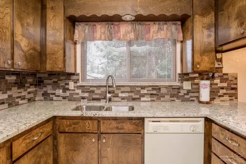 20249 Rae Rd, Bend, OR 97702 photo 13