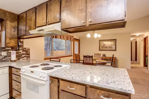 20249 Rae Rd, Bend, OR 97702 photo 12