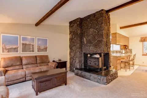 20249 Rae Rd, Bend, OR 97702 photo 9