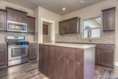 20506 SE Stanford Pl, Bend, OR 97702 photo 9