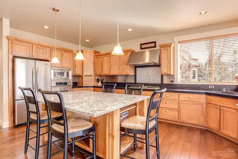 61007 Sky Harbor Dr, Bend, OR 97702 photo 7