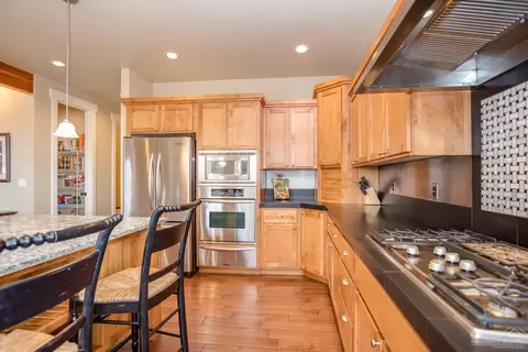 61007 Sky Harbor Dr, Bend, OR 97702 photo 6