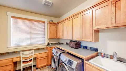 61007 Sky Harbor Dr, Bend, OR 97702 photo 12