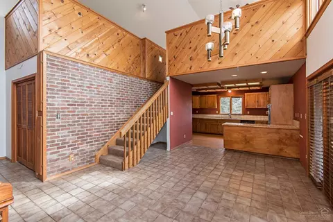 62040 Warbow Pl, Bend, OR 97701 photo 2