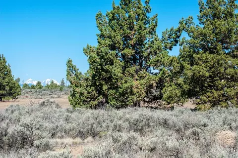 62085 Torkelson Rd, Bend, OR 97701 photo 2