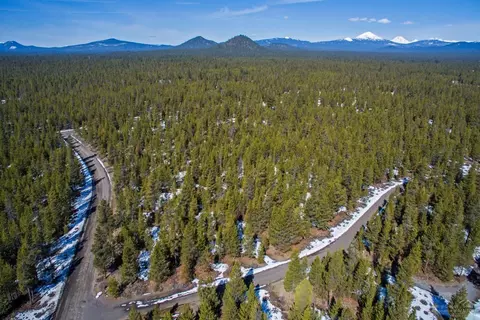 17000 Shawnee Cir, Bend, OR 97707 photo 2