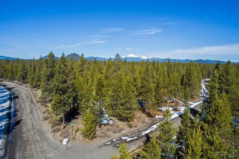 17000 Shawnee Cir, Bend, OR 97707 photo 4