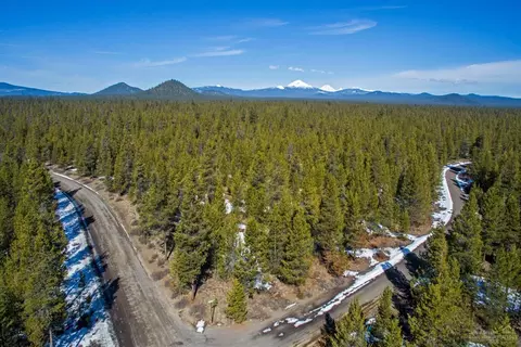 17000 Shawnee Cir, Bend, OR 97707 photo 1