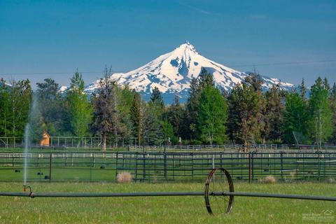 64850 Collins Rd, Bend, OR 97703 photo 2