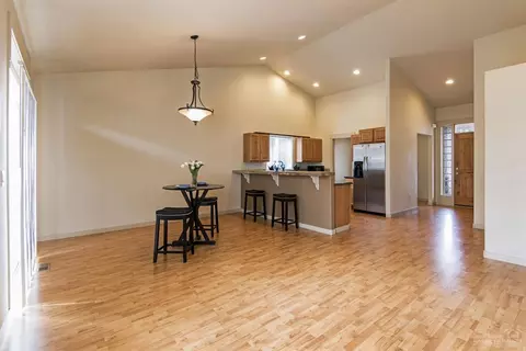 2913 NE Marea Dr, Bend, OR 97701 photo 2