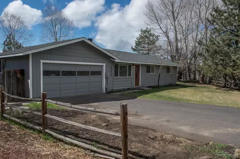 20622 NE Colt Ln, Bend, OR 97701 photo 2