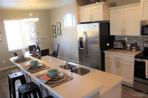1818 NE Shadowcrest Way, Bend, OR 97701 photo 11
