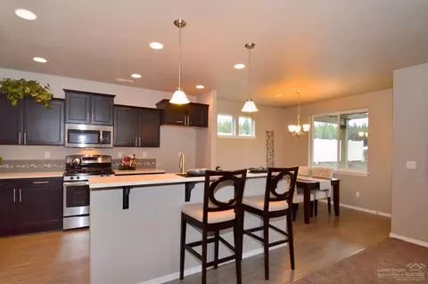 1818 NE Shadowcrest Way, Bend, OR 97701 photo 4