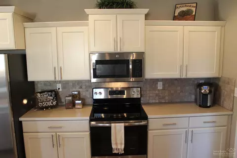 1818 NE Shadowcrest Way, Bend, OR 97701 photo 10