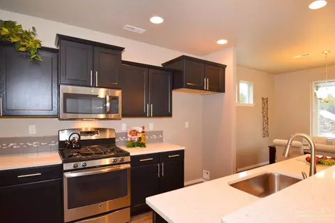 1818 NE Shadowcrest Way, Bend, OR 97701 photo 3