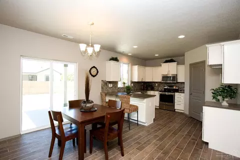 1812 NE Shadowcrest Way, Bend, OR 97701 photo 2