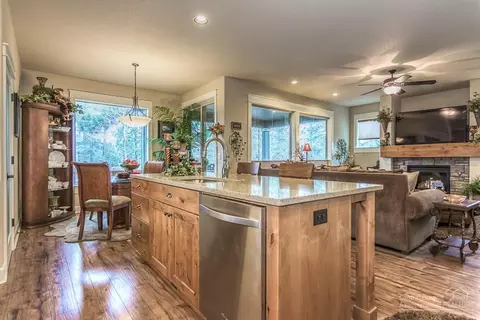 60320 Addie Triplett Loop, Bend, OR 97702 photo 4