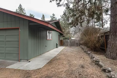20235 Rae Rd, Bend, OR 97702 photo 3