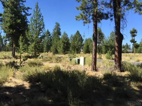 56682 Glowstone Loop, Bend, OR 97007 photo 6