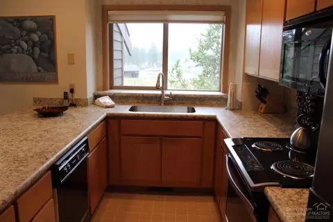 57315 Beaver Ridge Loop, Sunriver, OR 97707 photo 6