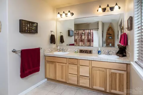 63407 Barton View Pl, Bend, OR 97701 photo 12