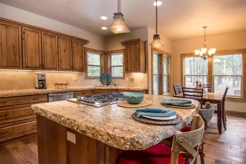56205 Trailmere Cir, Bend, OR 97707 photo 3