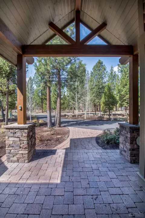 56205 Trailmere Cir, Bend, OR 97707 photo 17