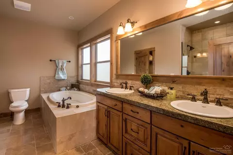 56205 Trailmere Cir, Bend, OR 97707 photo 8