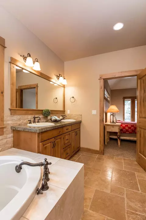 56205 Trailmere Cir, Bend, OR 97707 photo 7