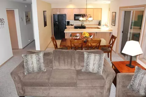 57377 Beaver Ridge Loop, Sunriver, OR 97707 photo 5