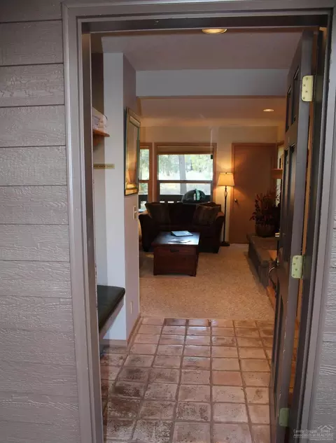 57377 Beaver Ridge Loop, Sunriver, OR 97707 photo 3