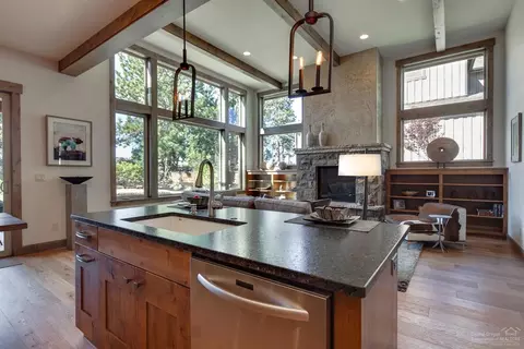60484 Kangaroo Loop, Bend, OR 97702 photo 4