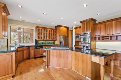 2002 NW Perspective Dr, Bend, OR 97703 photo 8