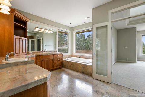 2002 NW Perspective Dr, Bend, OR 97703 photo 15
