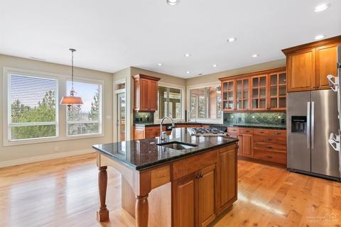 2002 NW Perspective Dr, Bend, OR 97703 photo 9