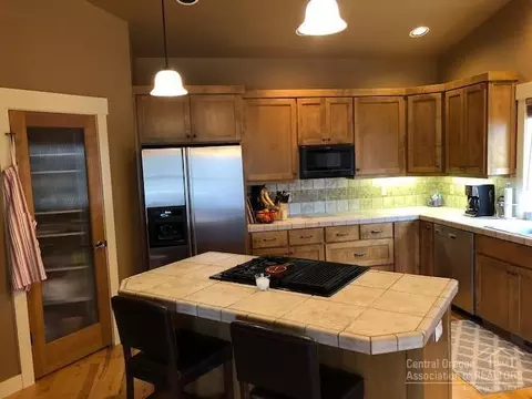 61430 Linton Loop, Bend, OR 97702 photo 4