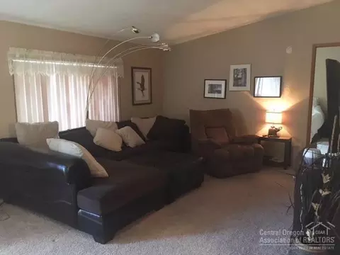 19542 Apache Rd, Bend, OR 97702 photo 3