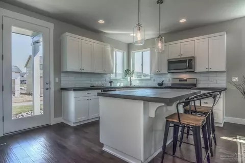 20770 Kilbourne Loop, Bend, OR 97701 photo 3