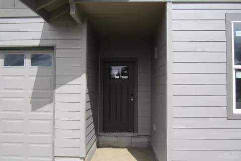16430 Riley Dr, La Pine, OR 97739 photo 2