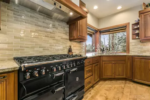 19448 Green Lakes Loop, Bend, OR 97702 photo 9