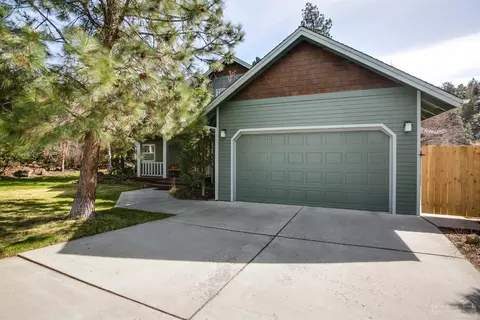 63075 Casey Pl, Bend, OR 97703 photo 2