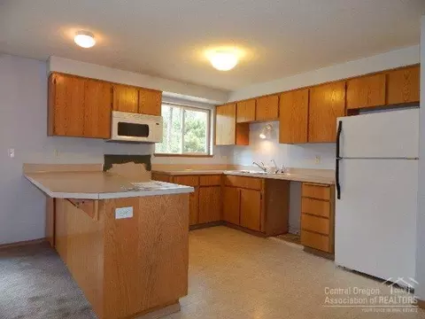 15870 Lava Dr, La Pine, OR 97739 photo 2