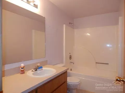 15870 Lava Dr, La Pine, OR 97739 photo 9