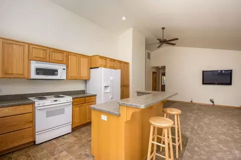 16660 Wagon Trl, Bend, OR 97707 photo 3