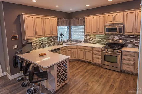 21221 Darby Ct, Bend, OR 97702 photo 4