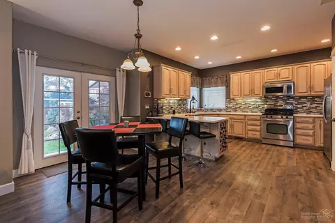 21221 Darby Ct, Bend, OR 97702 photo 3