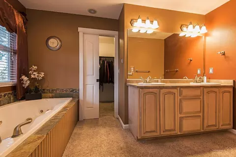 21221 Darby Ct, Bend, OR 97702 photo 9