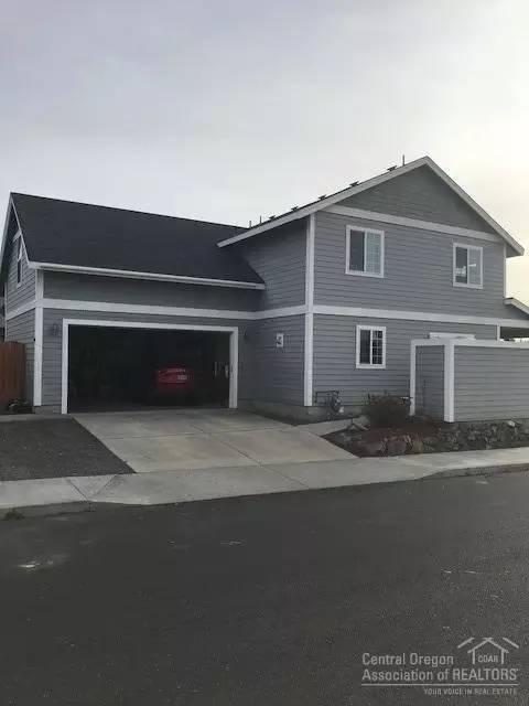 20681 Tango Creek Ave, Bend, OR 97701 photo 2