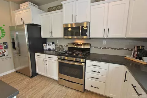 1795 NE Shadowcrest Way, Bend, OR 97701 photo 2